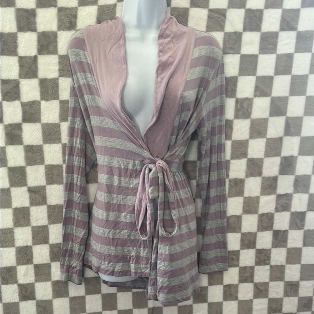A Pea in the Pod Lavender and Gray Tie Robe Size S/Small